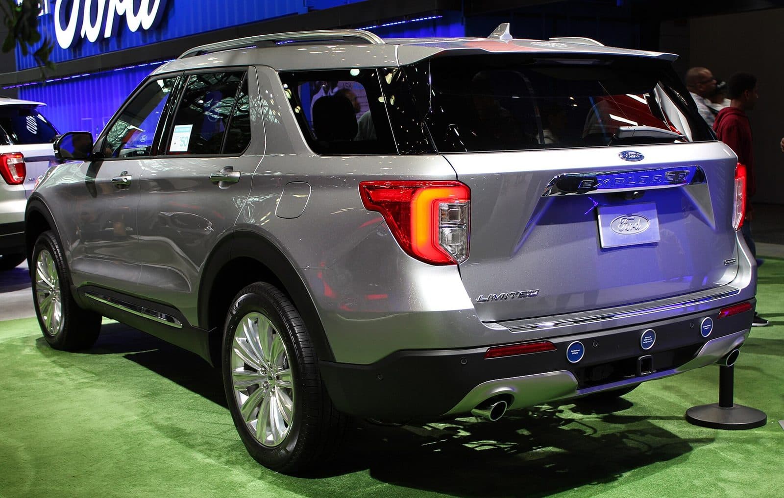 Ford Explorer 6th Generation photo
