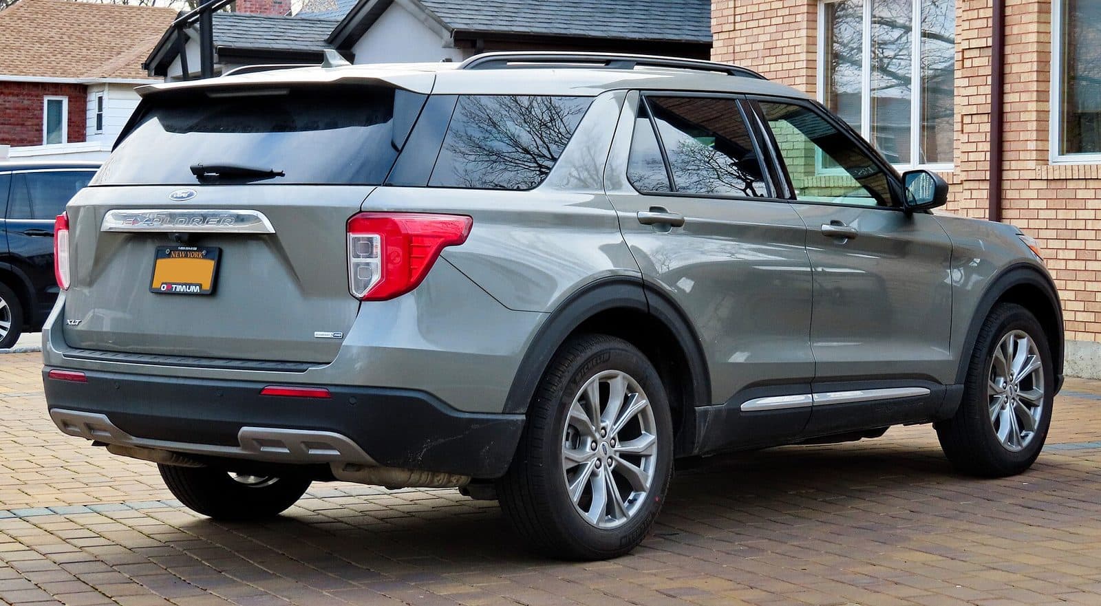 Ford Explorer 6th Generation photo